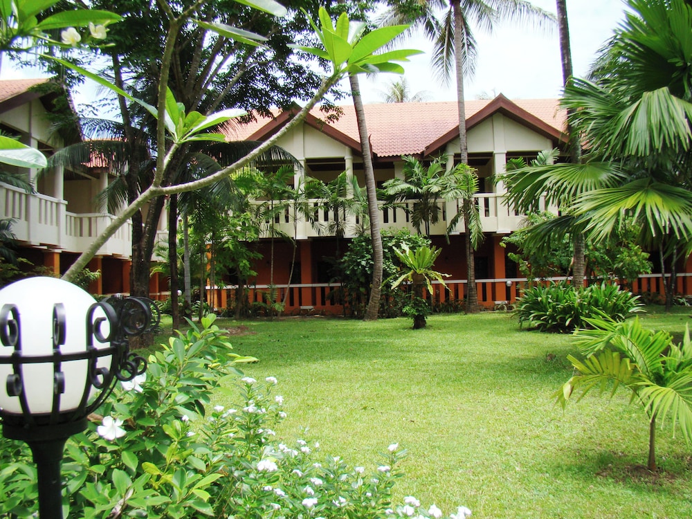 Phuket Leelavadee Hua Ting Resort 33/50