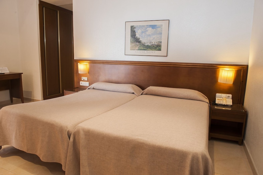 1 Bedroom, Twin Beds