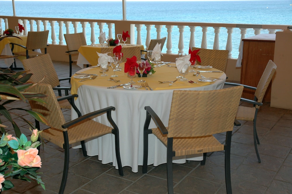 BIRD ROCK BEACH HOTEL 34/47