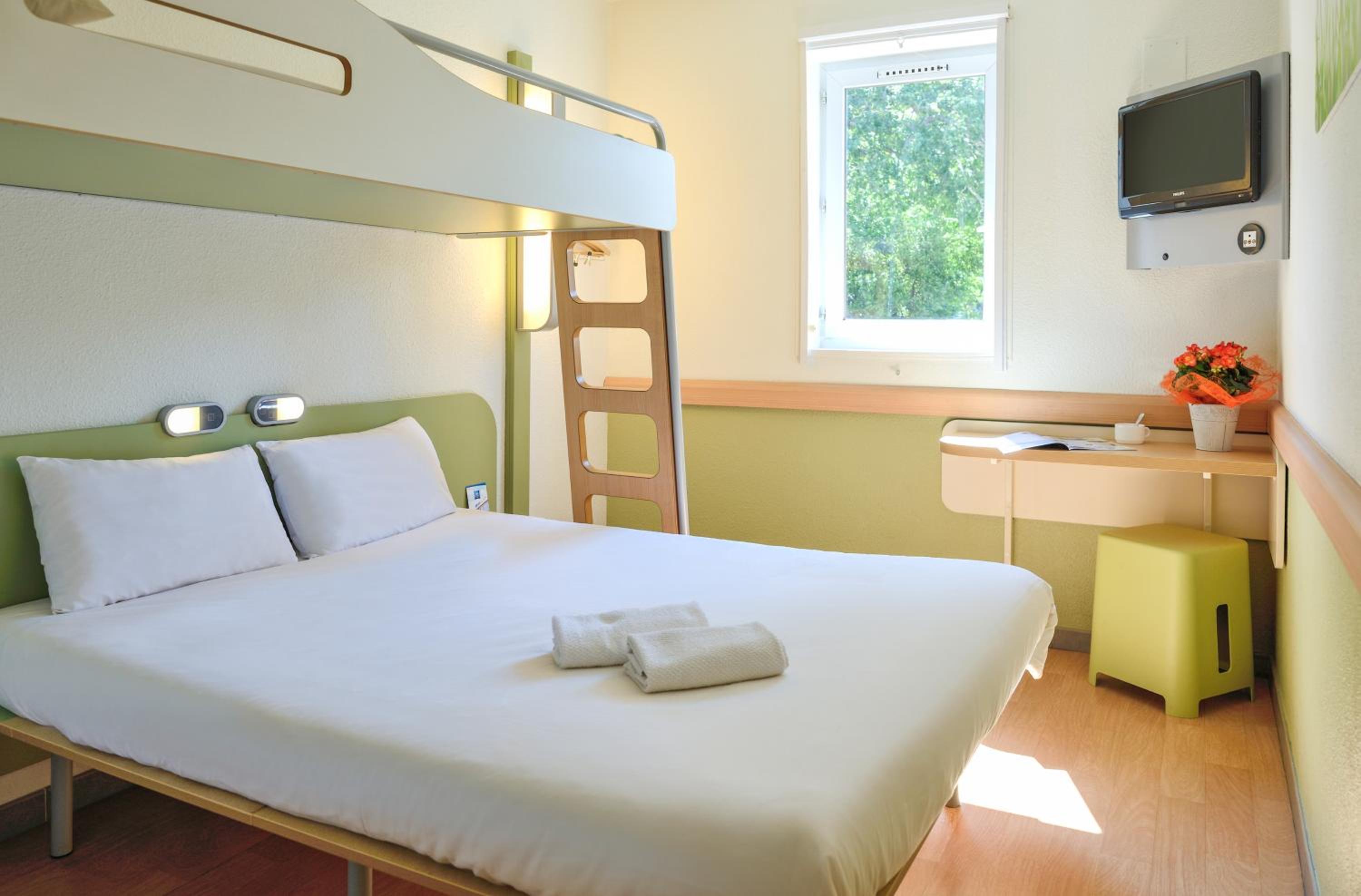 ROOM, BUNK BED