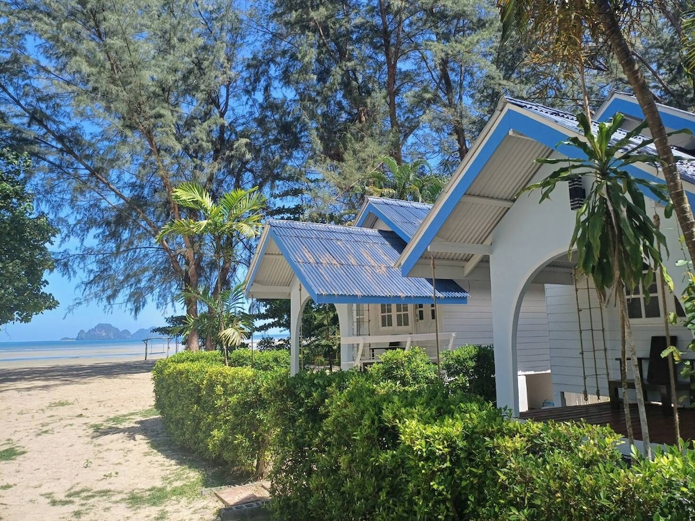 Pan Beach Bungalows 28/50