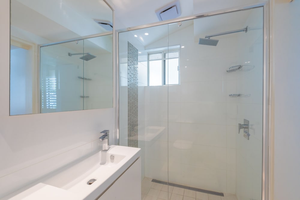 Superior, 3 Beds, 2 Queen and Twin Beds, Water Front