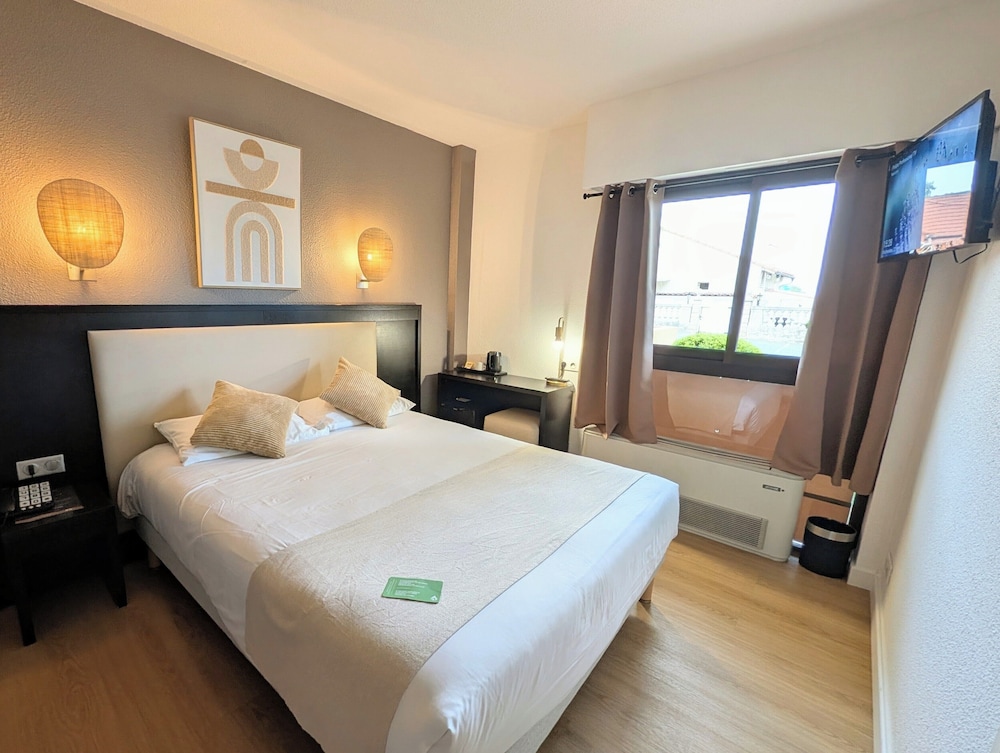 1 BEDROOM, CLASSIC, TRIPLE, CITY SIDE
