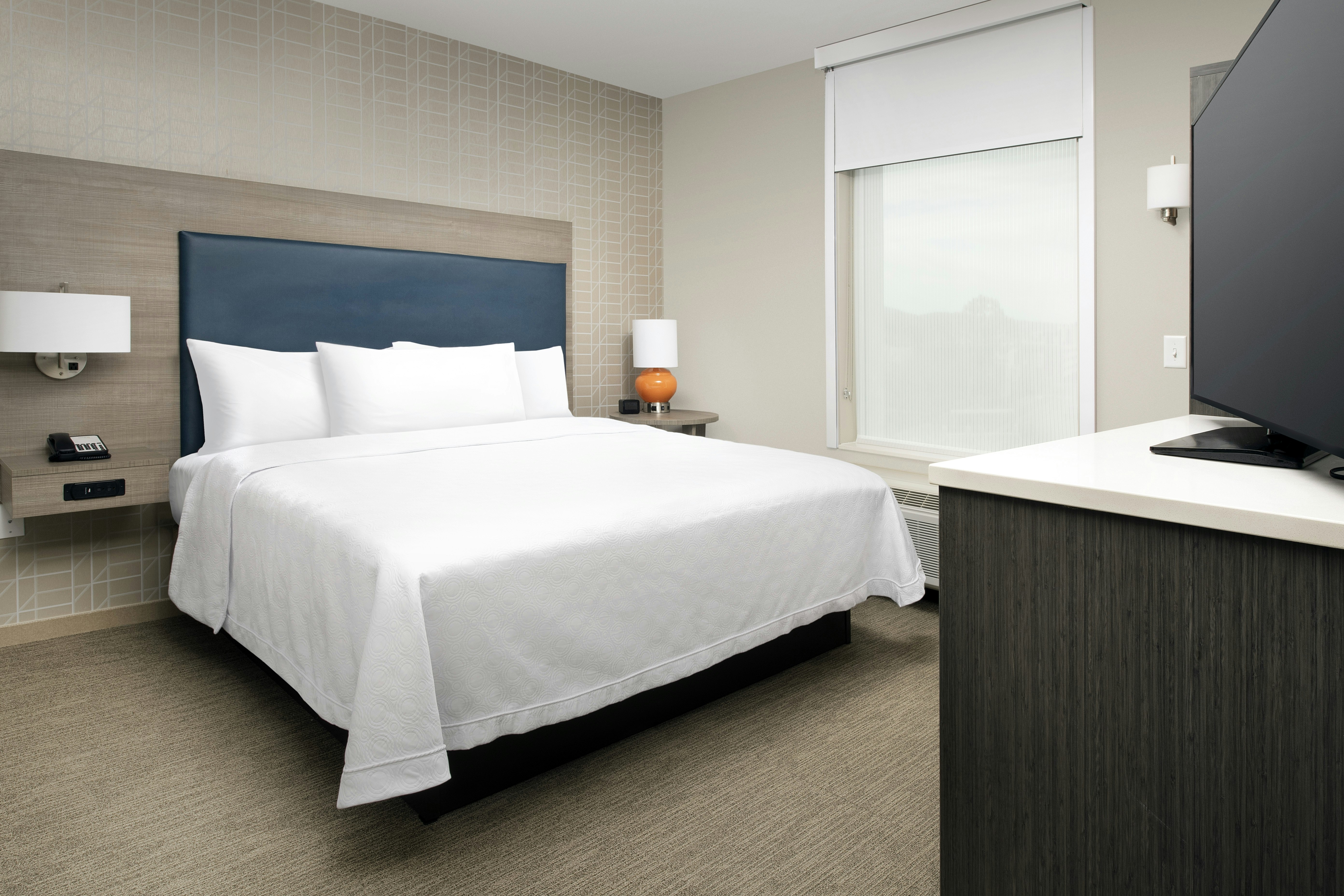 1 BEDROOM, SUITE, KING BED