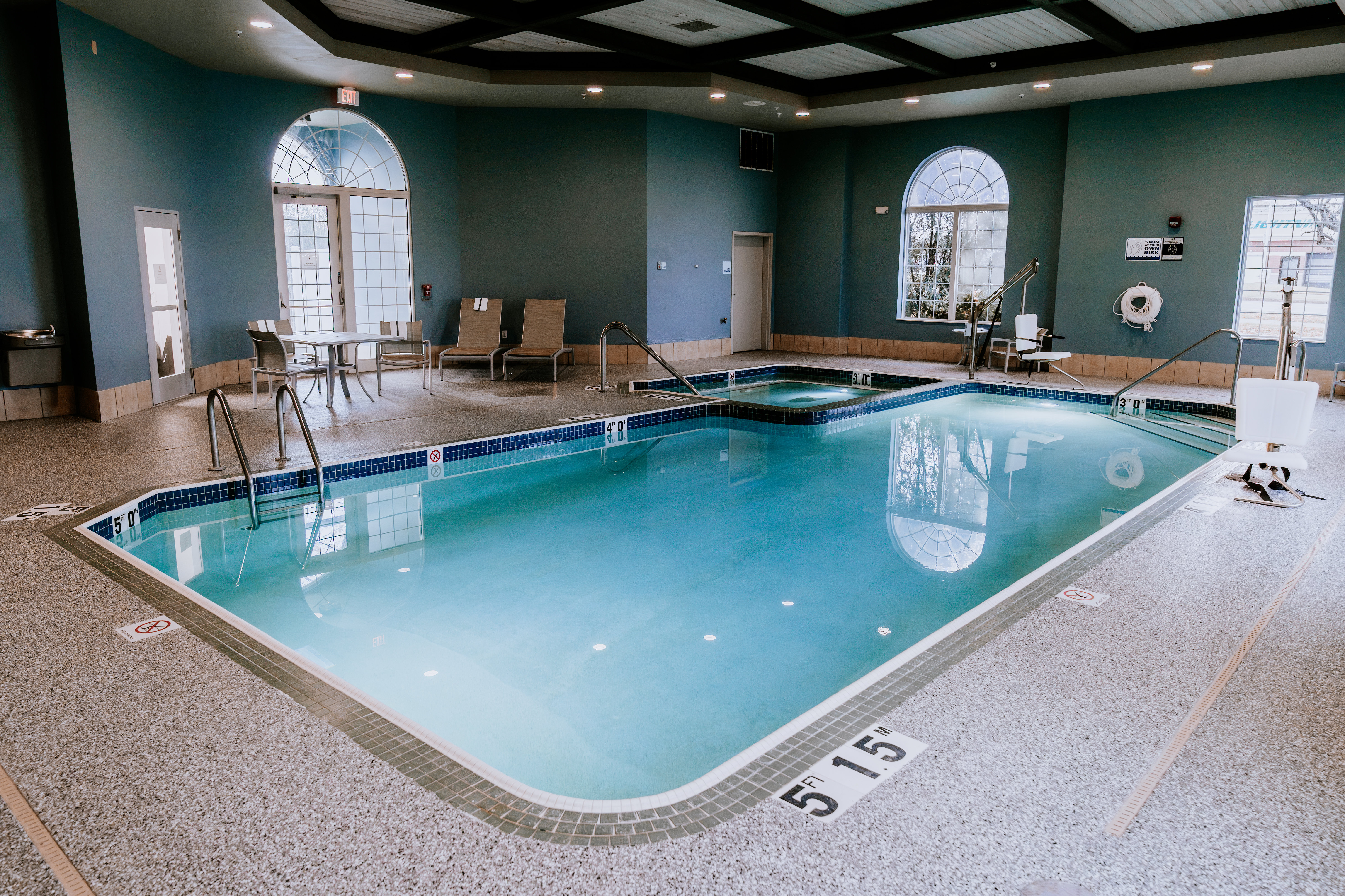 Holiday Inn Express Hotel And Suites Oshkosh Sr 41 15/19