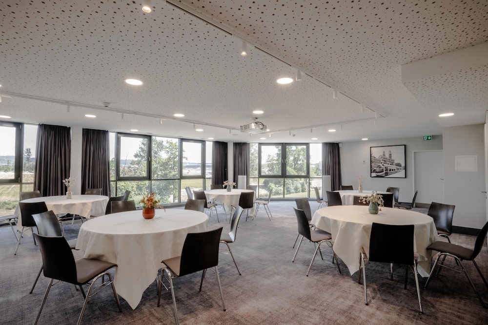 Radisson Hotel Zurich Airport 50/70