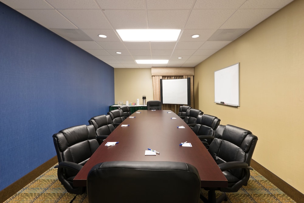 Holiday Inn Express Hotel Suites Casa Grande 44/48