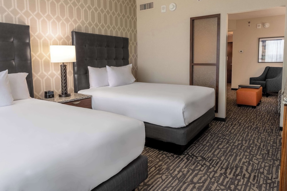 DELUXE, 2 QUEEN BEDS, SOFA, ACCESSIBLE