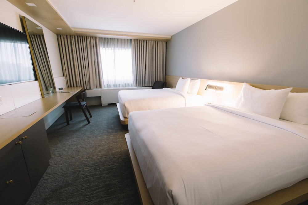 STANDARD, 2 QUEEN BEDS