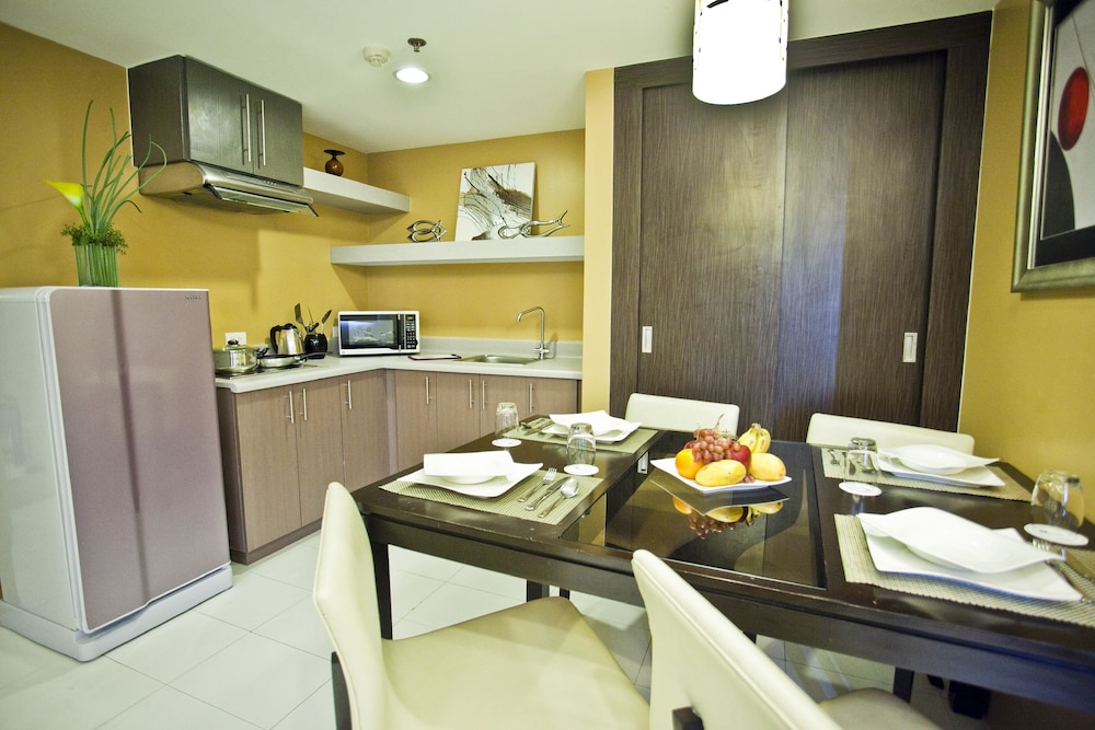 The Exchange Regency Residence Hotel 60/66