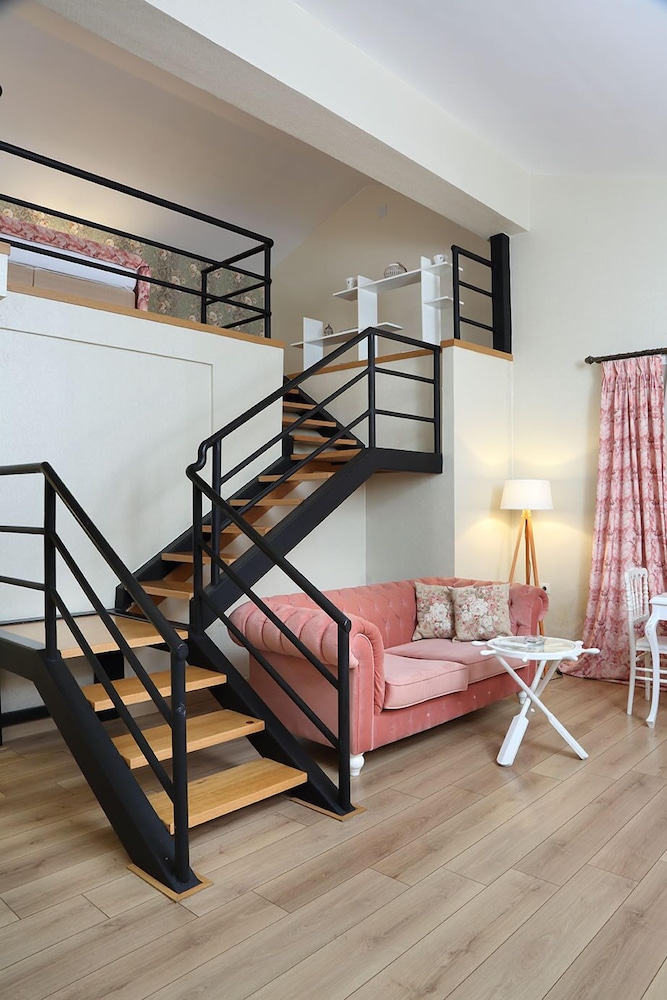 Golden Lake Hotel 20/50
