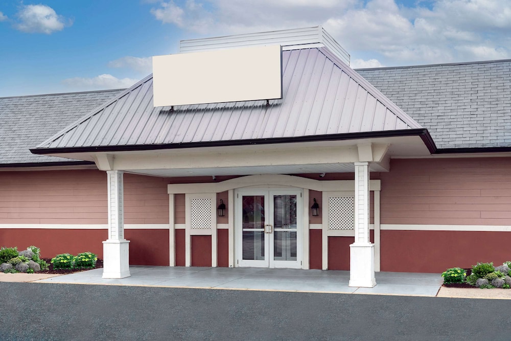 Travelodge by Wyndham Indianapolis Speedway 3/50