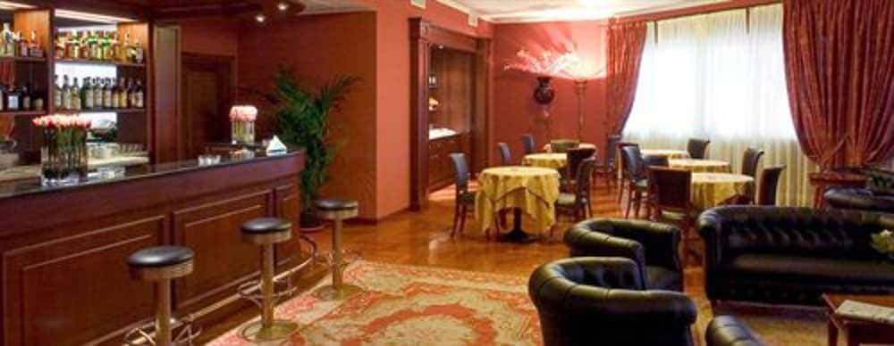 Maxim Hotel 7/40