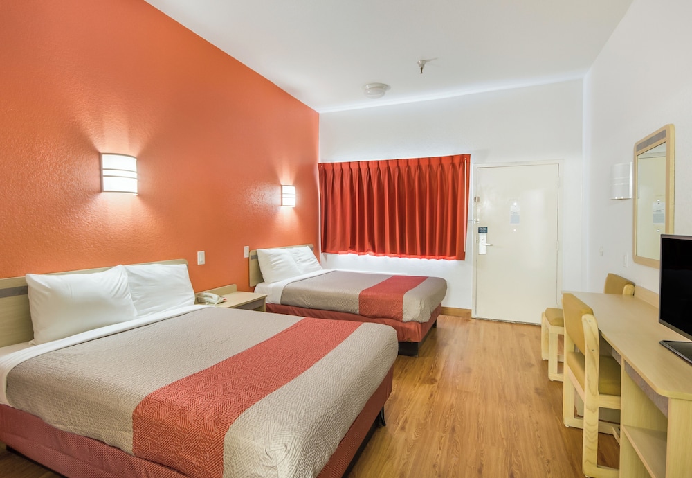 room, 2 queen beds