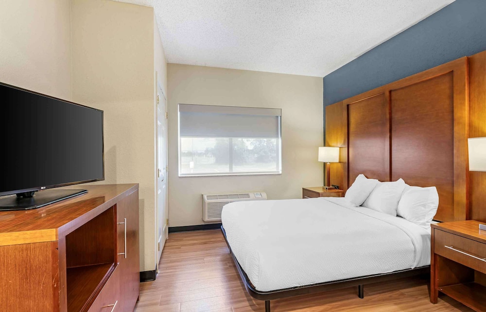 Comfort Suites Buffalo Airport 7/25