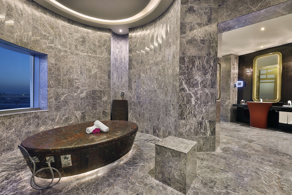 Alrayyan Hotel Doha Curio Collection By Hilton 28/74