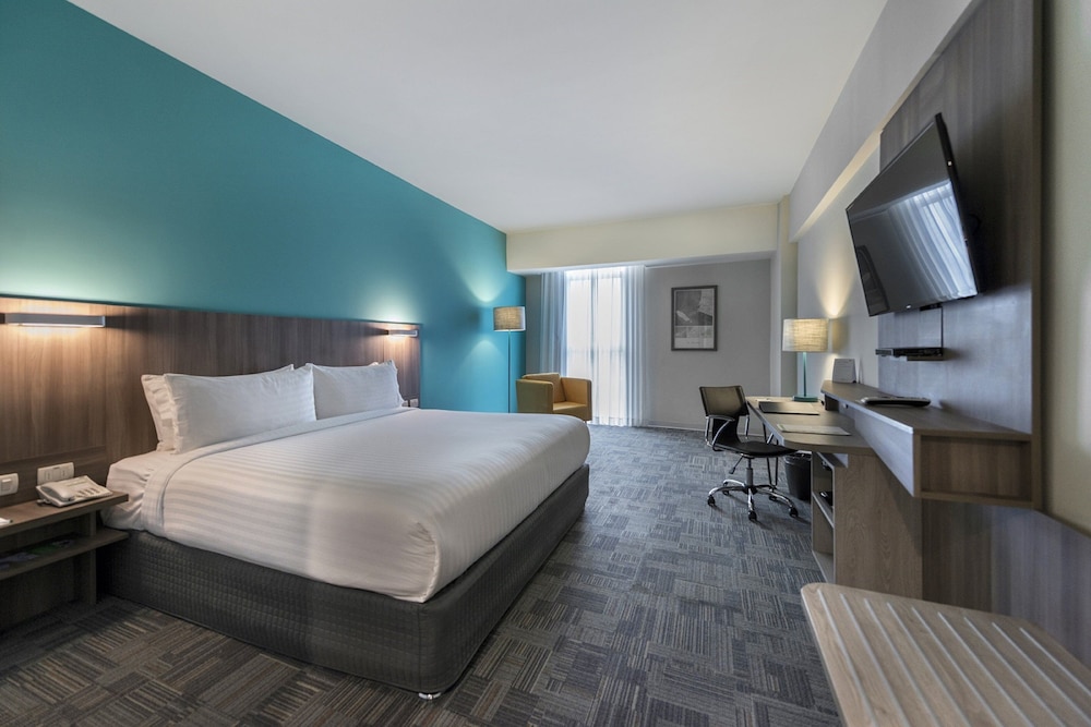 Standard, King Bed, Accessible