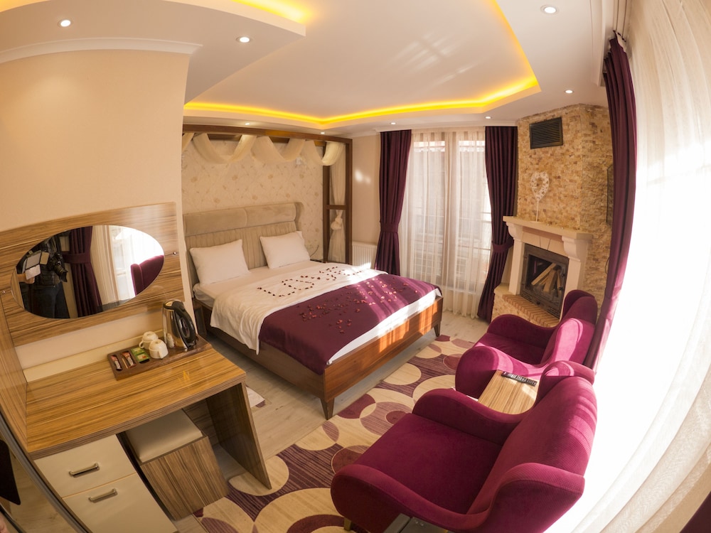 Elif Inan Motel 19/50