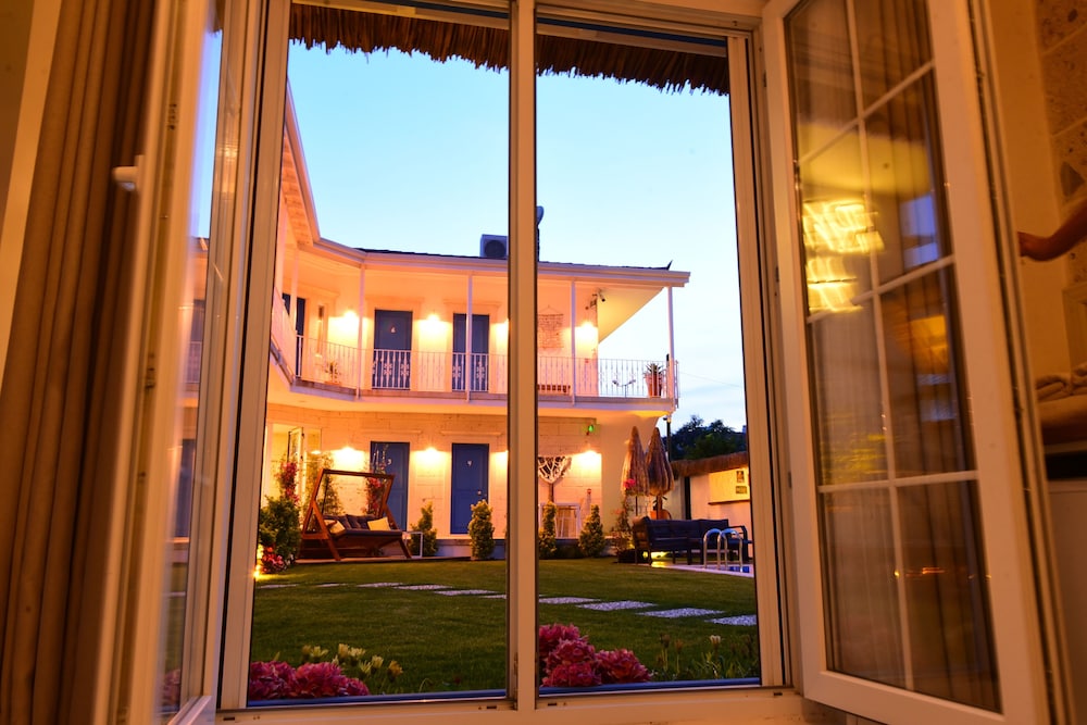 Rhodium Hotel Alacati 24/48