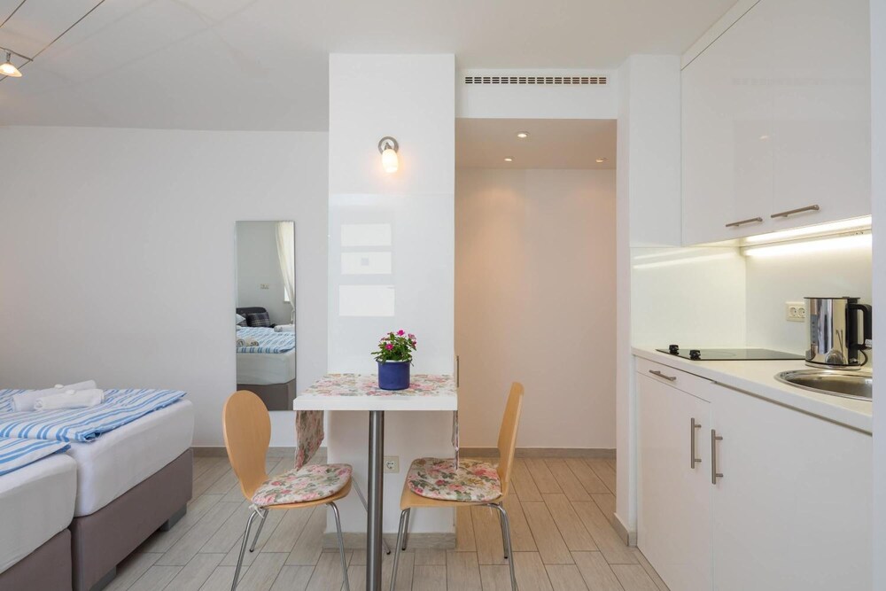 Split Center Suites 24/66