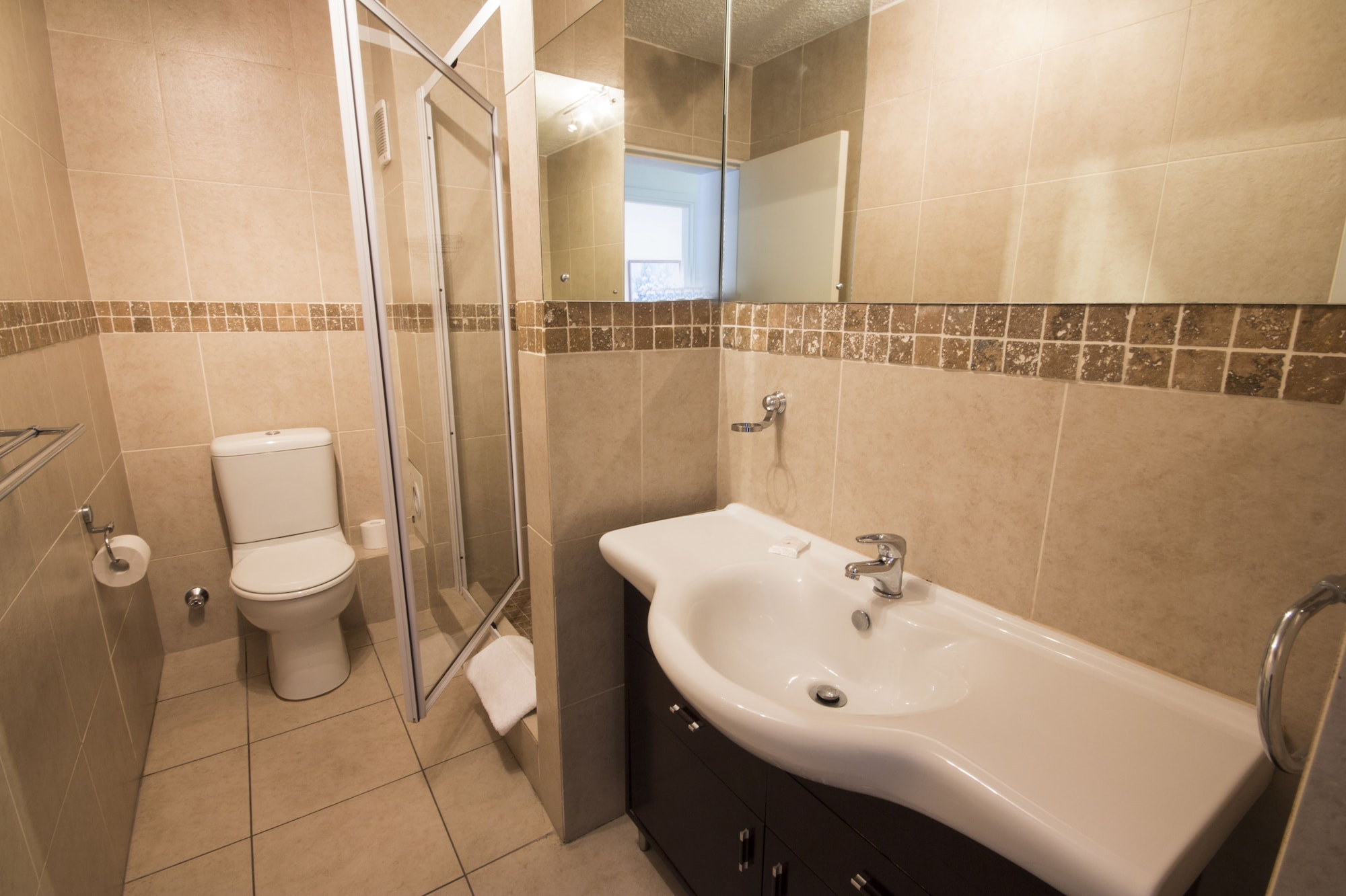 Apartment, 2 Queen and Twin Beds, Middle Floor، Laguna Grove 5/6