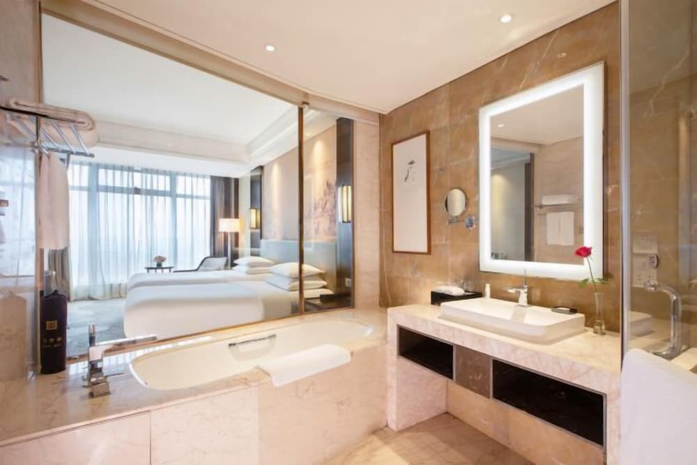 GRAND NEW CENTURY HOTEL FUYANG 33/34