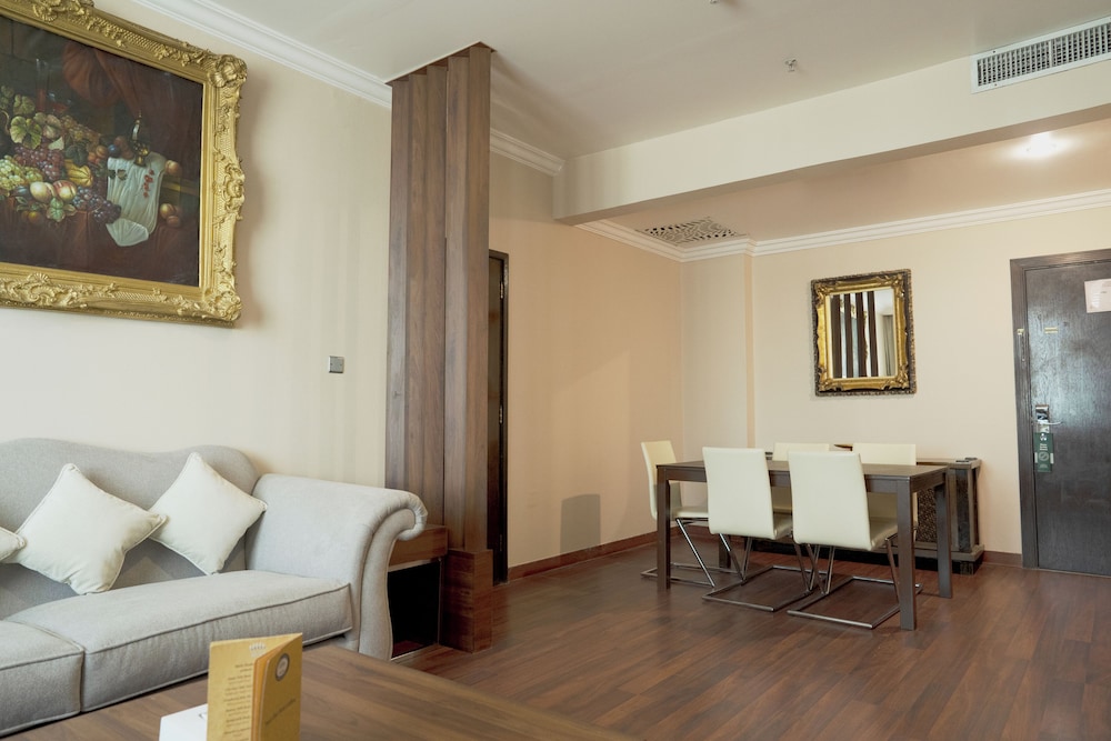 City Tower Hotel 23/70