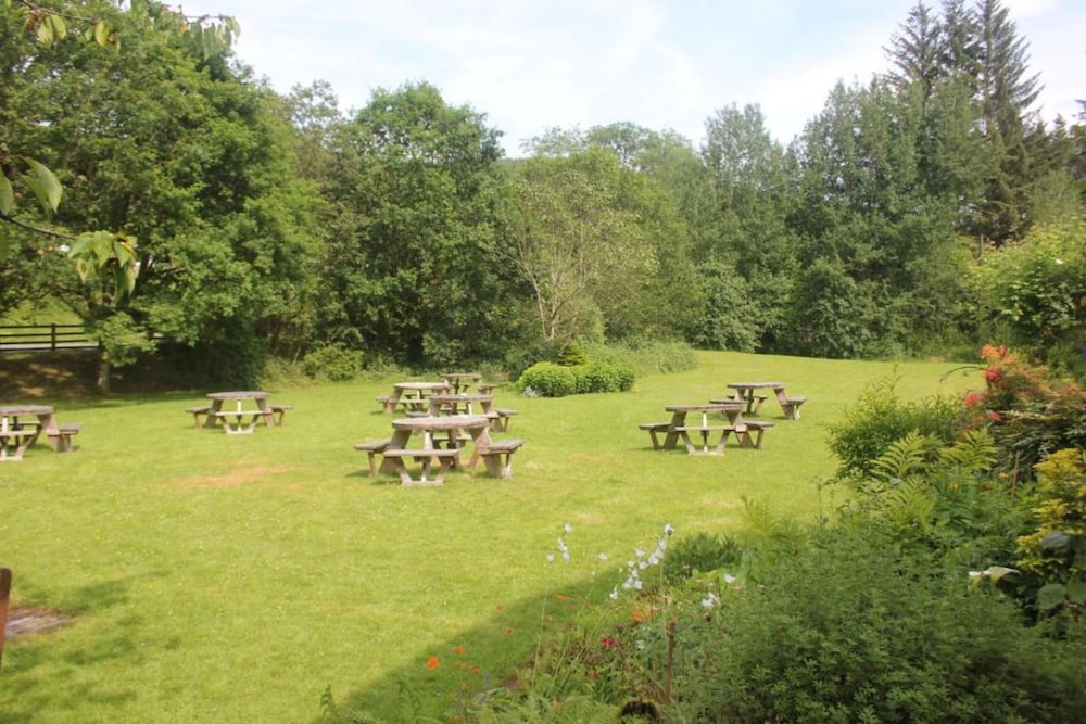 OYO Flagship Nant Ddu Lodge Hotel & Spa 68/70