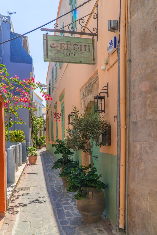 Efchi Suites 1904 32/39