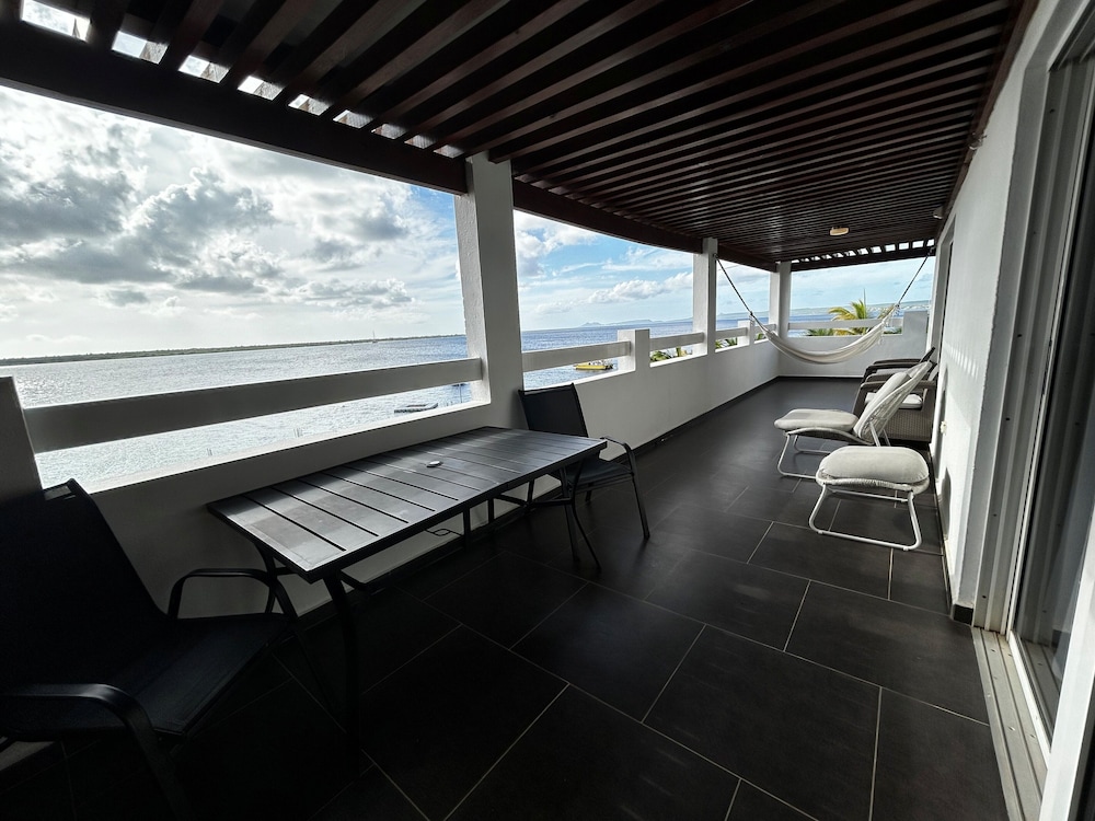 Eden Beach Resort 36/63