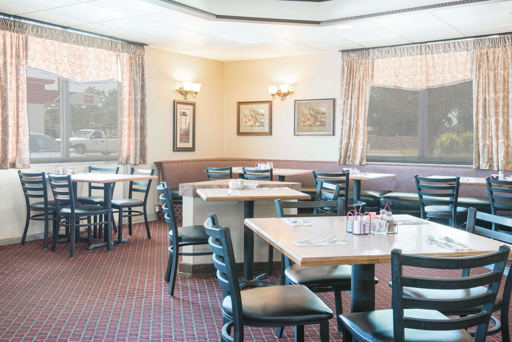 Ramada By Wyndham Enid 25/36