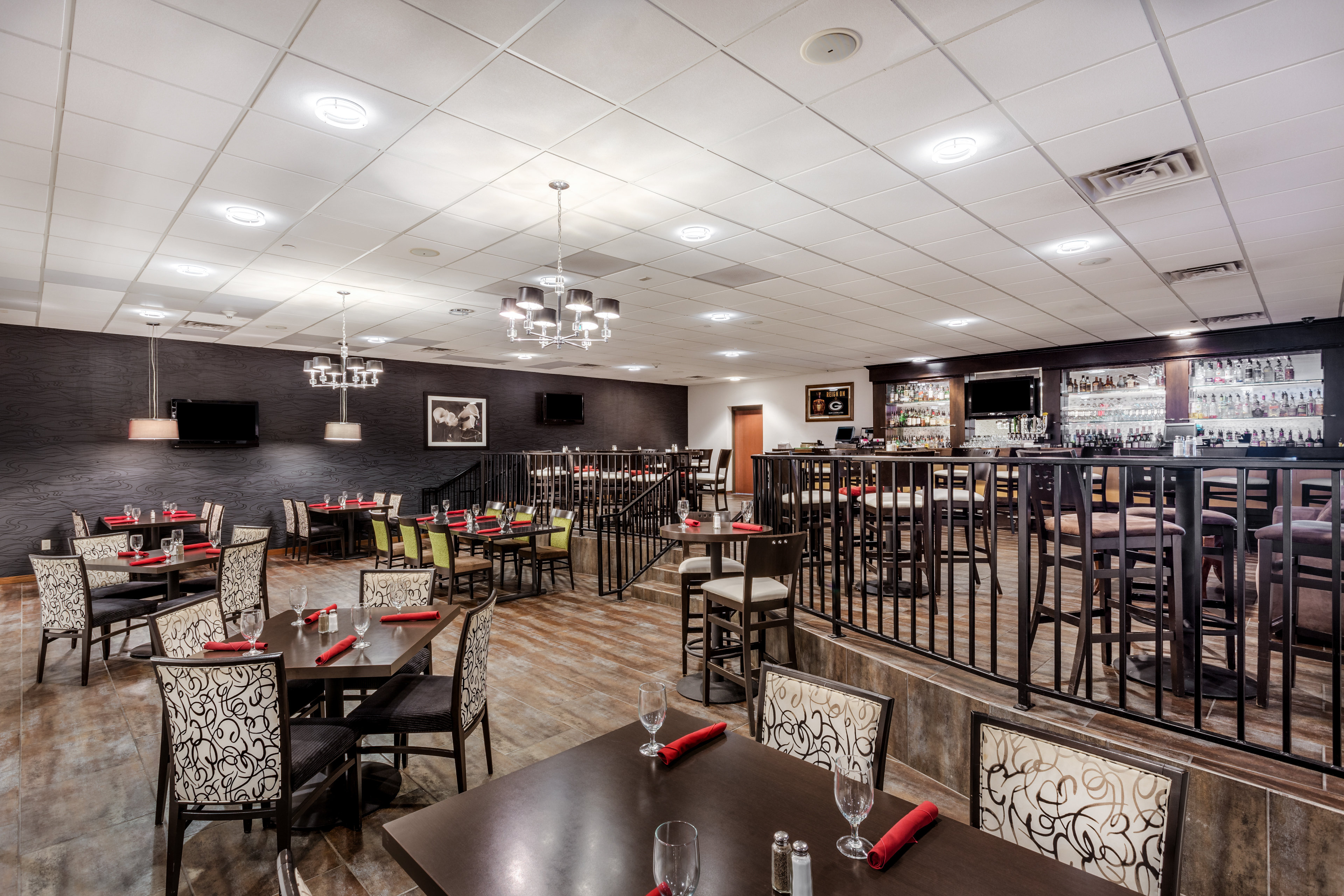CROWNE PLAZA MILWAUKEE AIRPORT 44/81