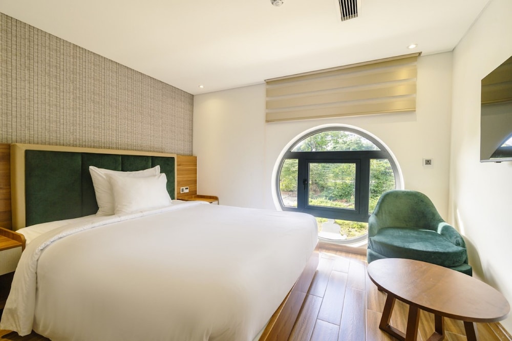 The Tahiti Beach Hotel Phu Quoc 5/21