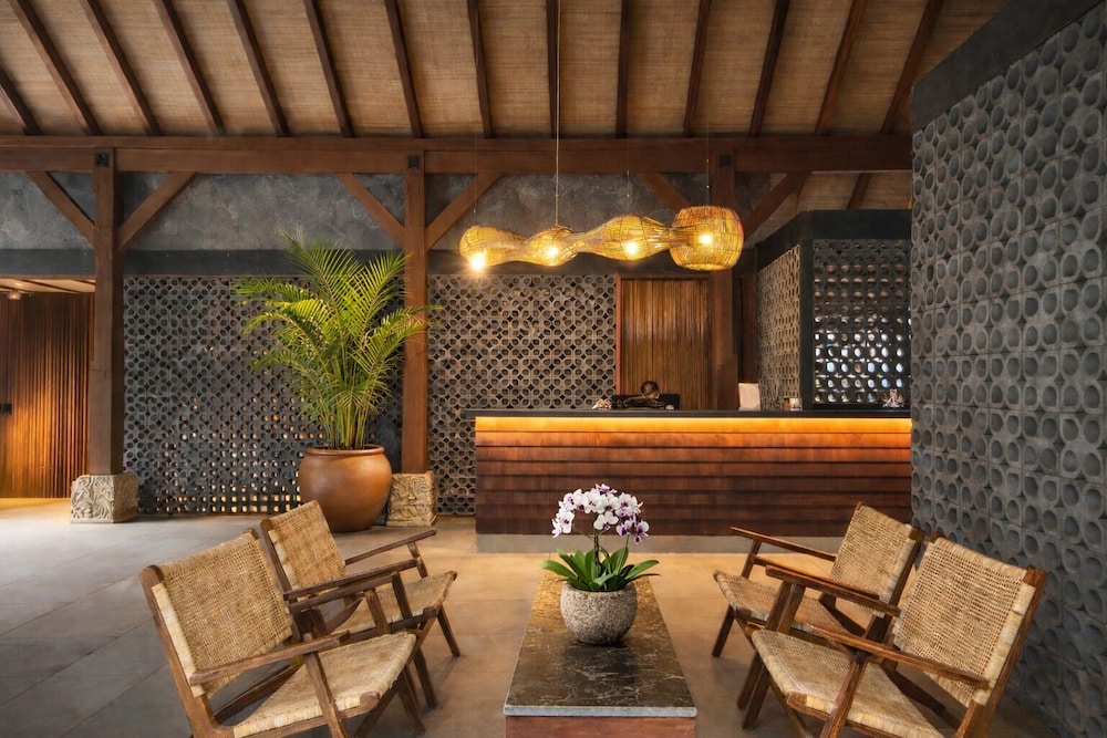 YULIA VILLAGE INN 6/52