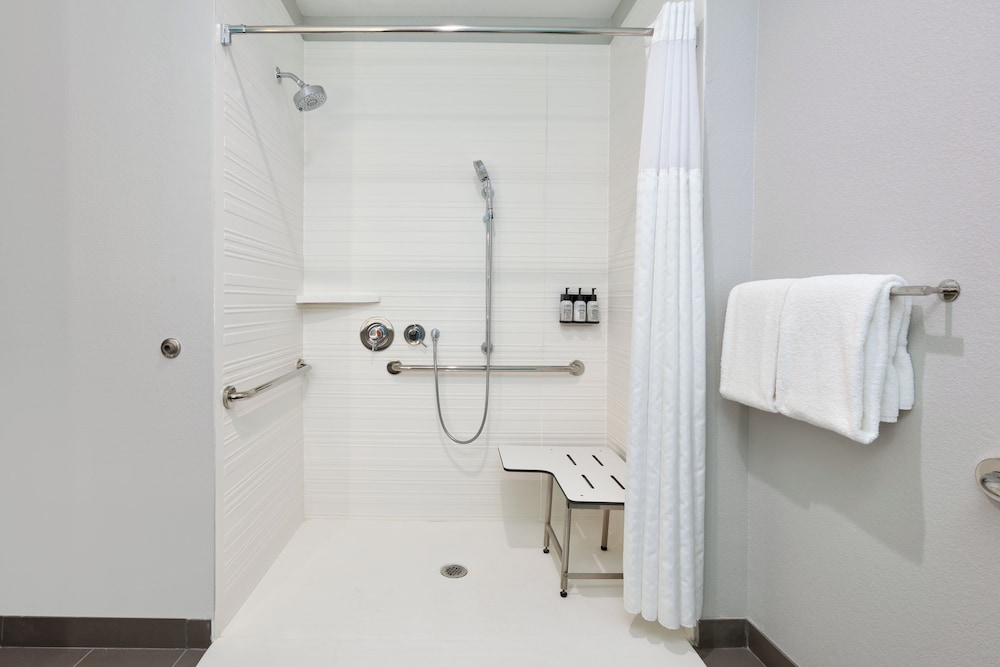 avid hotel Austin – Tech Ridge 42/43