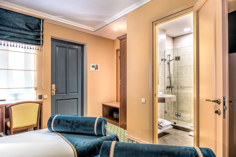 Golden Tulip Borjomi 52/73