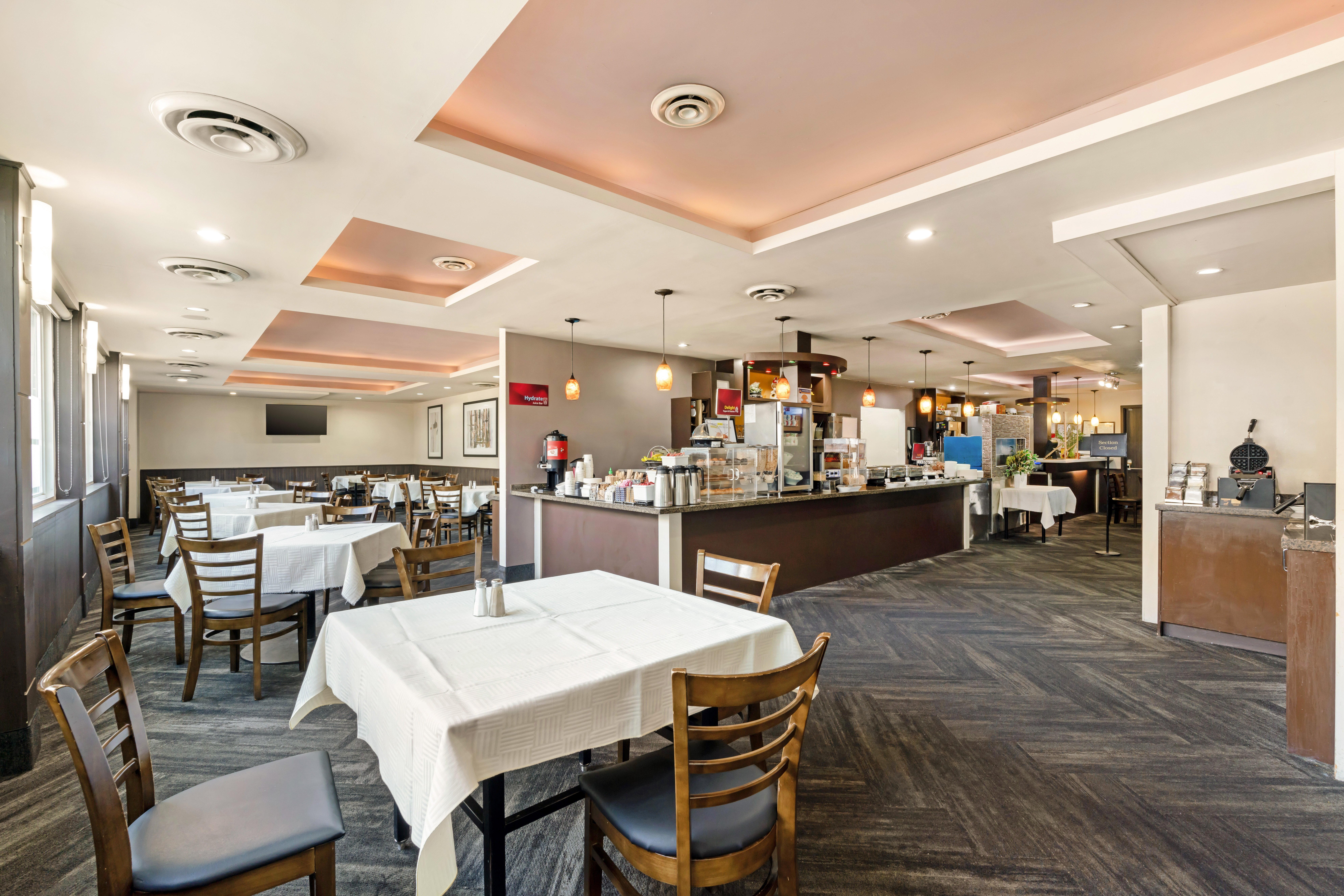 Best Western Plus Burnaby Hotel 56/76