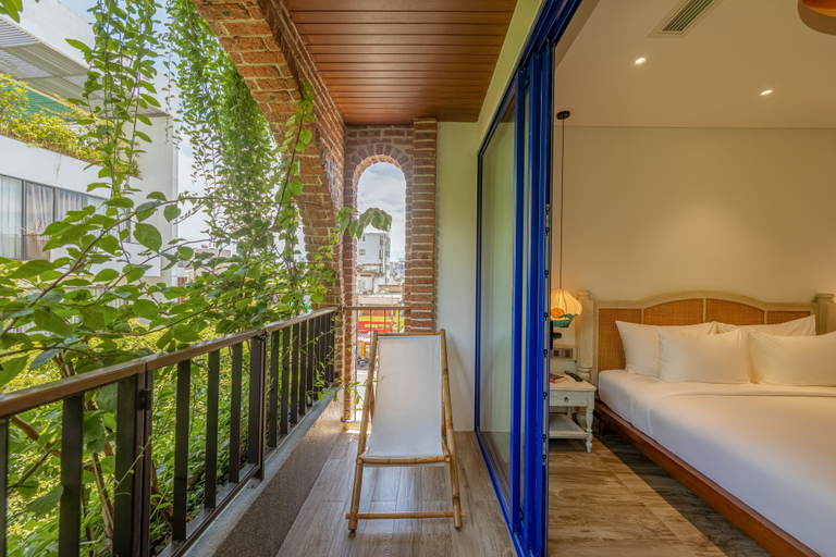 Loft, Balcony, Bathtub