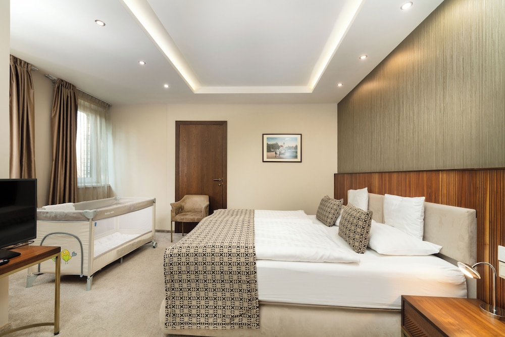 Deluxe, King Bed