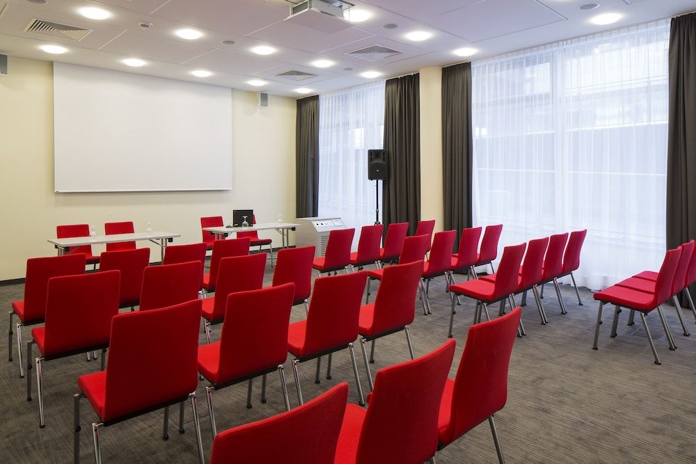 AUSTRIA TREND HOTEL DOPPIO 62/70