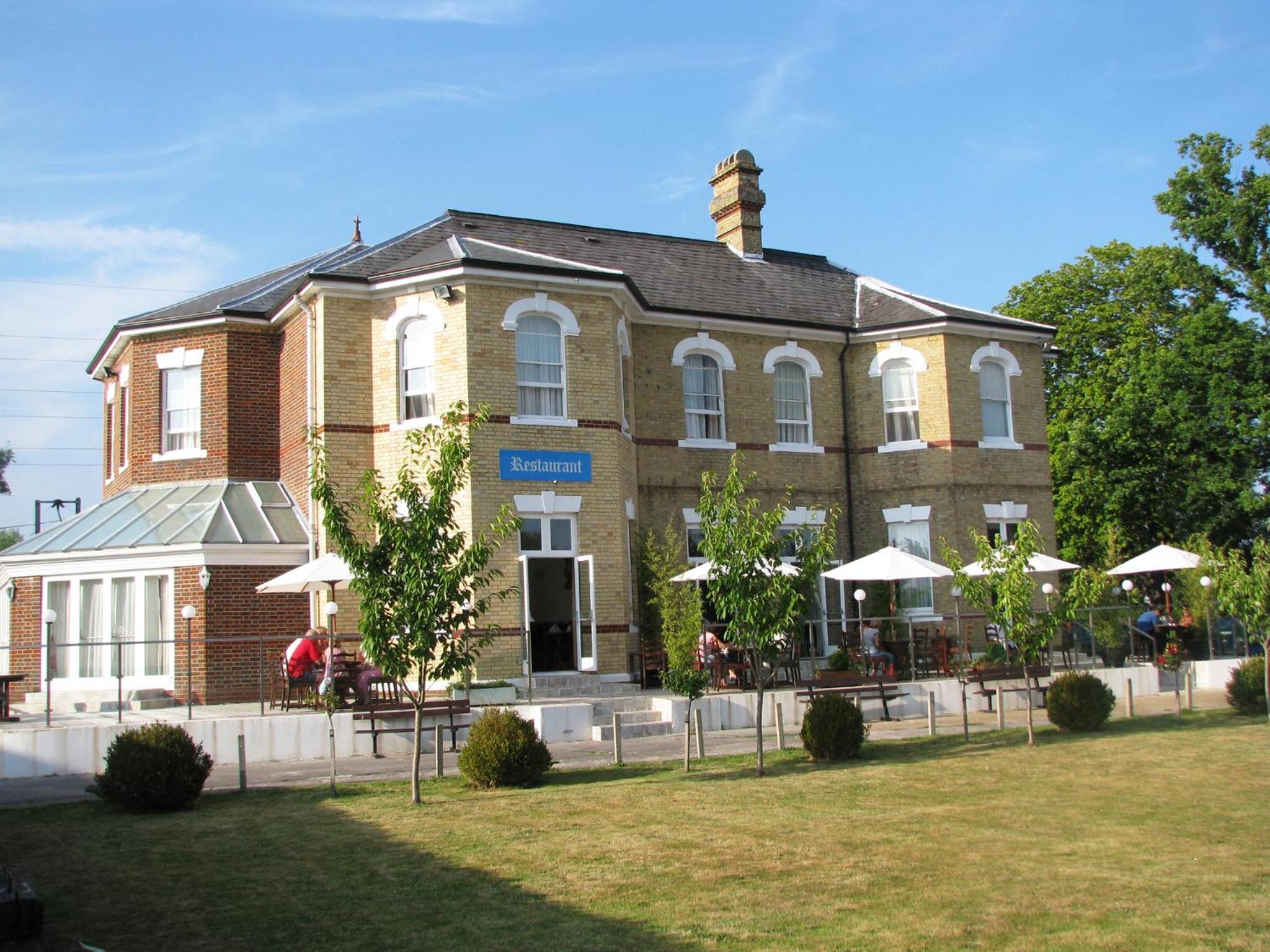 Gatwick Cambridge Hotel 4/53
