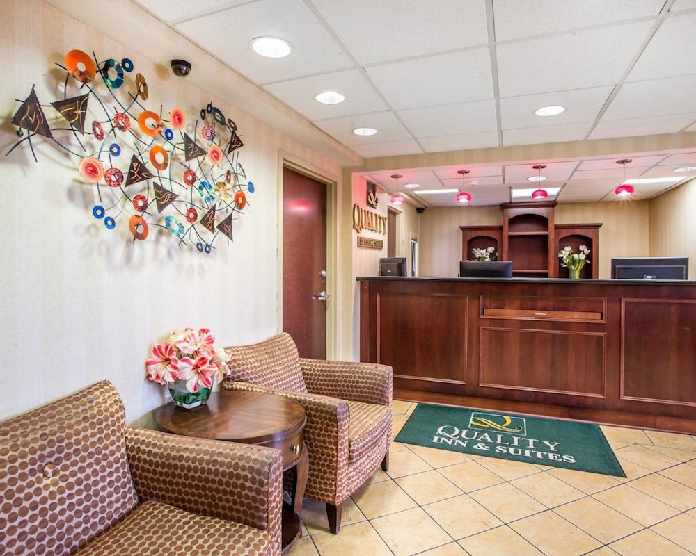 HIBISCUS Inn & Suites 6/43