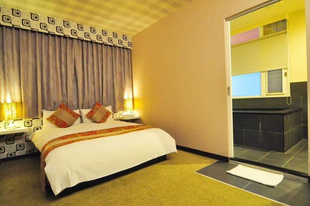 IMARS hotel 11/33