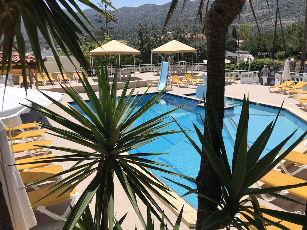 AMAZONES VILLAS APARTMENTS 28/32