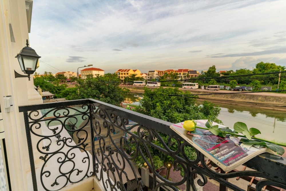 Hoi An Canal House 10/67