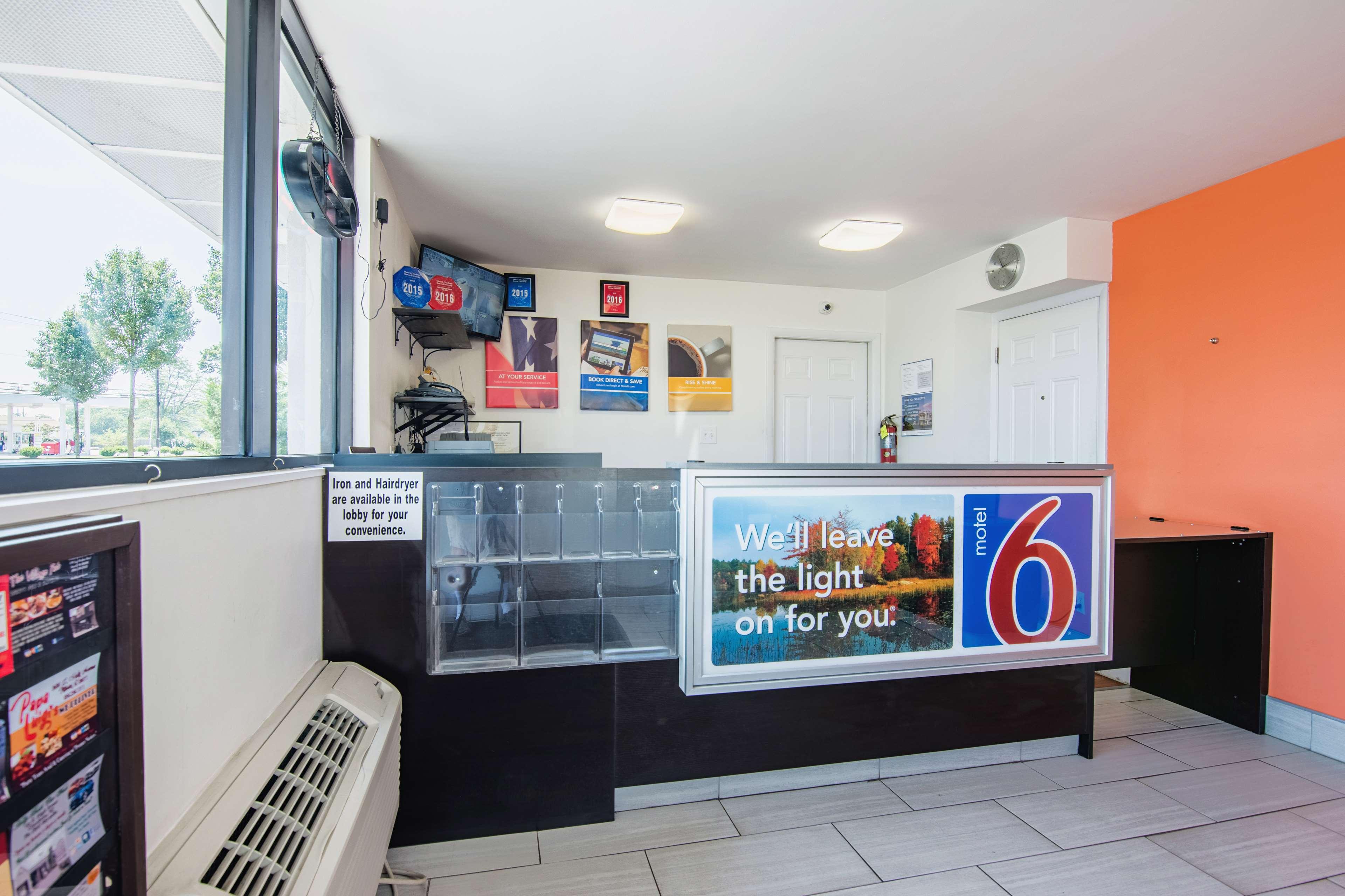 Lobby at Motel6 Glassboro - Rowan University, Glassboro - NJ