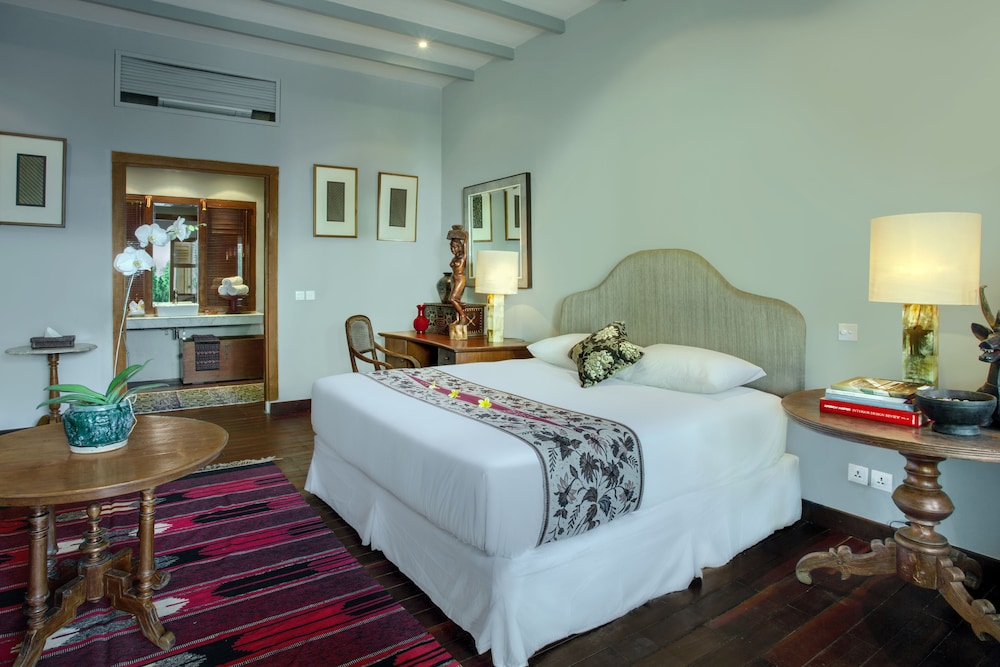 Room & Vespa 3 8/28