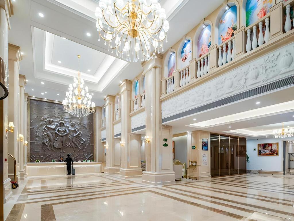 Vienna Hotel (Qujing Railway Station) 13/46