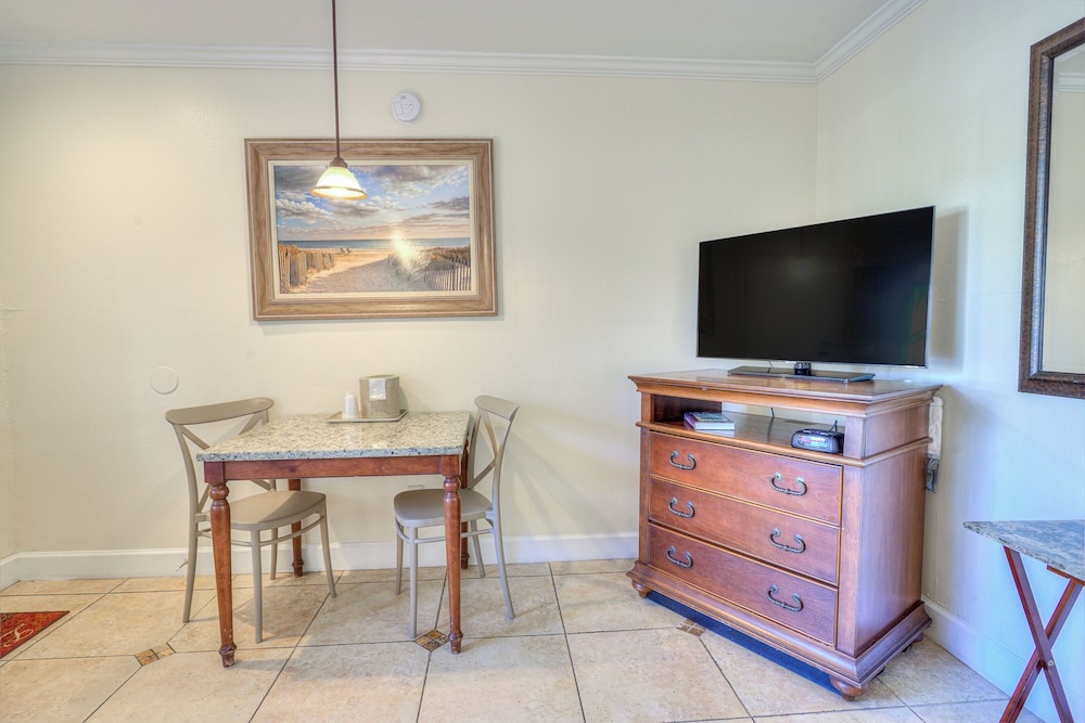 La Fiesta Ocean Inn And Suites 8/50