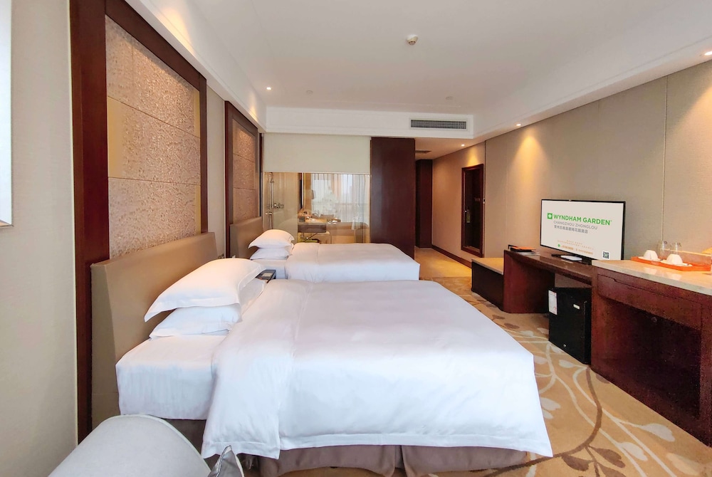 DELUXE, 2 DOUBLE BEDS